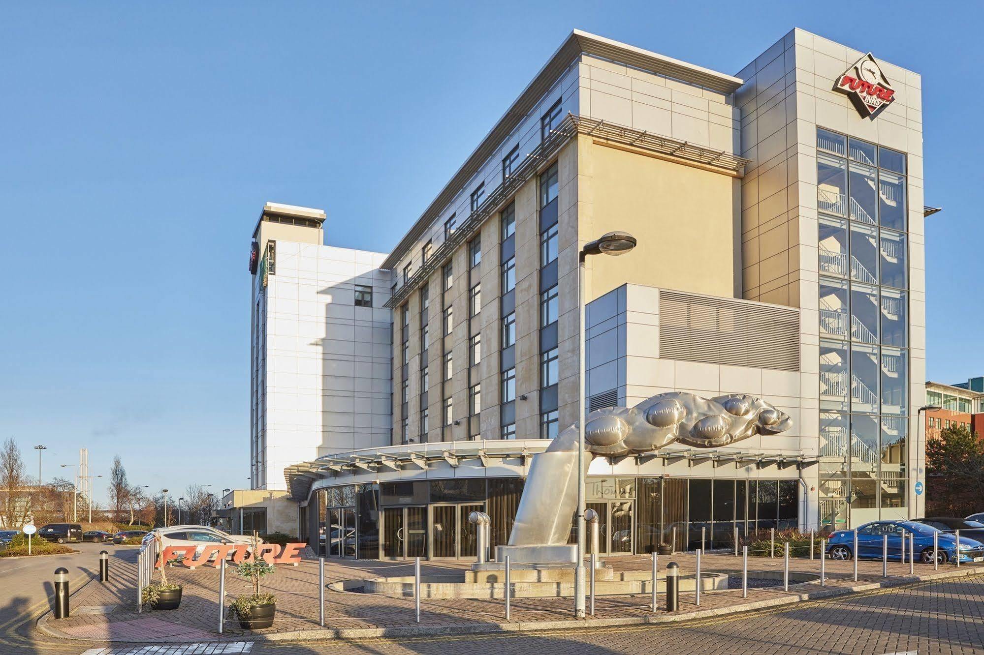 Future Inn Cardiff Bay Экстерьер фото